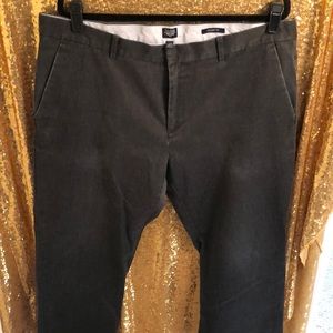 Gap Khakis Tailored Straight Fit. 40/32